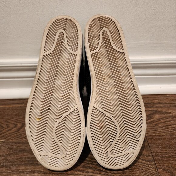 Nike - Men Black Shiny Sneaker - Picture 6 of 6